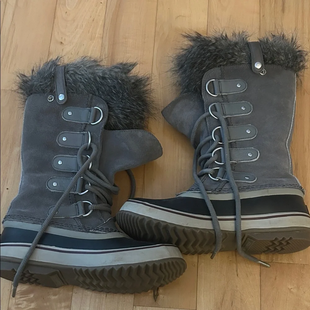 Sorel Gray Fur-Lined Winter Boots - Picture 1 of 2